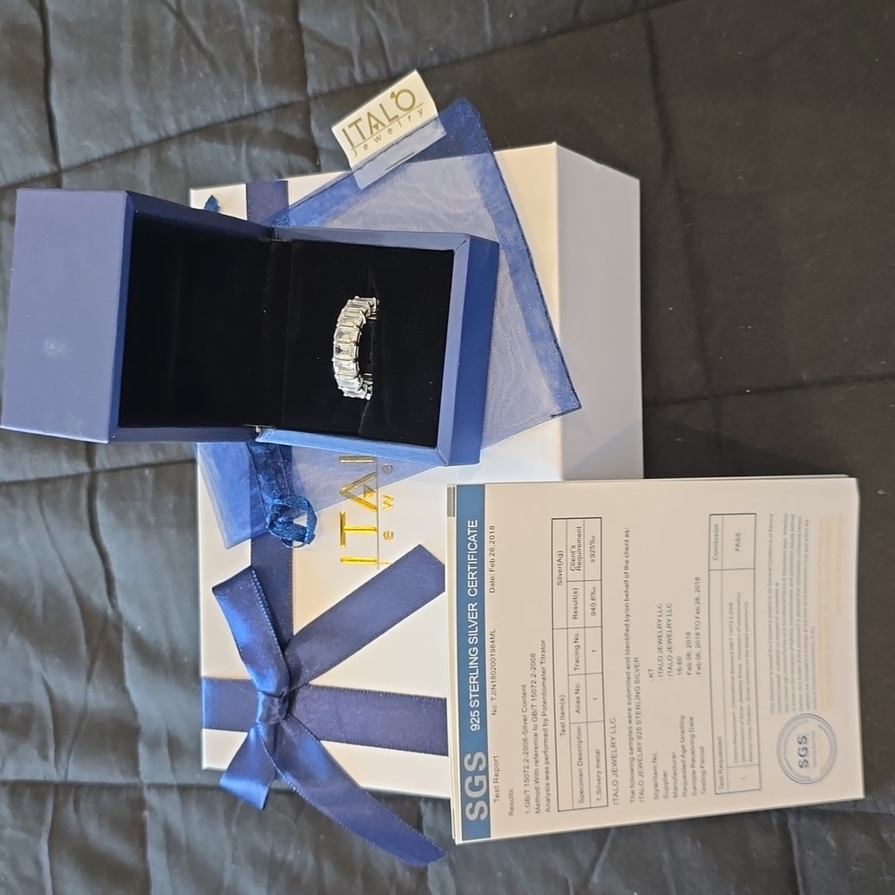 Italo Jewelry Sterling Silver Ring with Blue Box